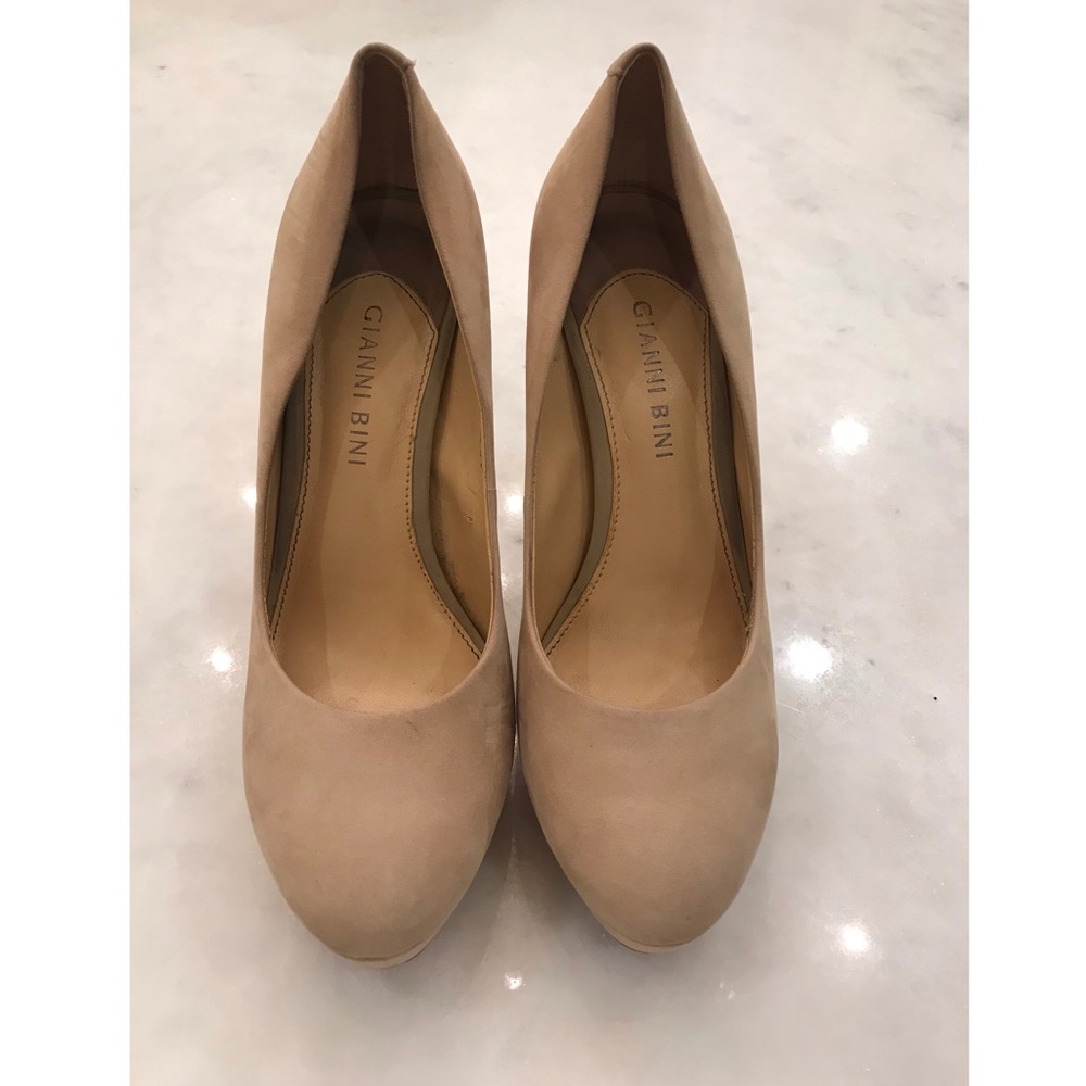 Gianni Bini Nude Heels (velvet texture)